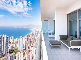Luxury apartment on the 41st floor with stunning sea views