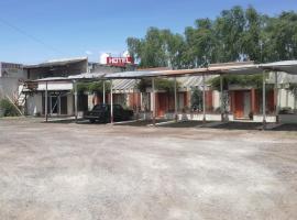 Ares Río Colorado Hotel，位于Río Colorado的酒店