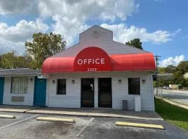 红地毯格林斯博罗酒店