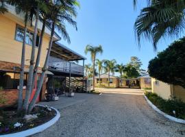 Park Beach Cabins，位于科夫斯港的酒店