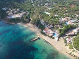 因维萨卡拉布兰卡俱乐部酒店，位于伊斯费古耶拉尔海滩的度假村