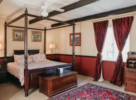 猪哨古旅店，位于Bathurst的酒店