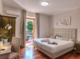 Plaza Rooms Ciampino，位于钱皮诺钱皮诺火车站附近的酒店