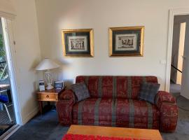 薇若娜住宿加早餐酒店，位于莱伊的酒店