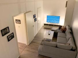 Wanha Koulu Tahko Onnela, 4mh, Palju, Sauna, Tupakeittiö, Wifi, Liikuntasali, RinteetSpaRavintola 6km, Lemmikit OK, Edukas，位于Reittiö的酒店