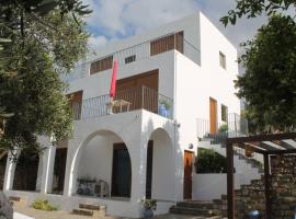 A Crystal Clear House in Pyrgos, Heraklion Crete，位于Pírgos的酒店