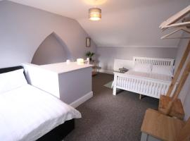 Amaya Five - Newly renovated - Very spacious - Sleeps 6 - Grantham，位于格兰瑟姆的酒店