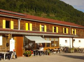 Hostel Le Chandelier，位于圣于尔萨讷的酒店