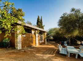 Back to Nature Camping & Huts，位于Mikhmannim的豪华帐篷营地