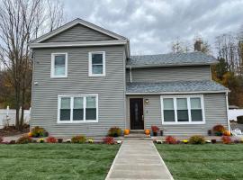 Holly Lodge - Ski Windham Hunter Catskills，位于Prattsville的酒店