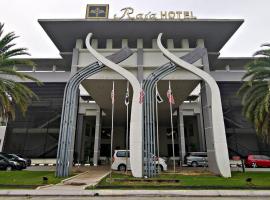 Raia Hotel & Convention Centre Terengganu，位于瓜拉丁加奴的酒店