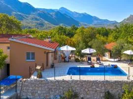 Villa Melita - Heated pool within Nature Park