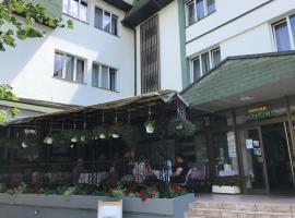 Hotel TURIST，位于索科矿泉村的酒店