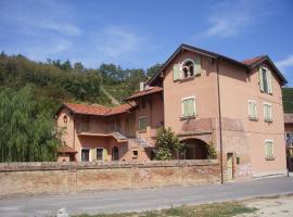 Guest House I Vicini di Cesare，位于Castelnuovo的住宿加早餐旅馆