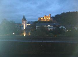 Ferienwohnung mit Aussicht auf die Burg，位于韦特海姆的酒店