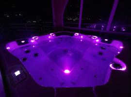 Holiday Apartment Lira jacuzzi - sea view- terrace，位于米利尼的酒店