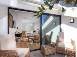 STUPENDO-Three Rooms-Suite with Terrace -Center -Air conditioning-Free Park，位于里斯本阿拉美达地铁站附近的酒店