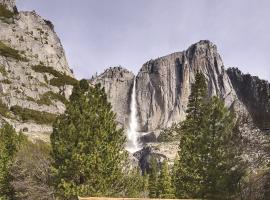 Yosemite Valley Lodge，位于优胜美地村冰川观景点附近的酒店