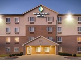 WoodSpring Suites Fort Worth Forest Hill，位于Forest Hill的酒店