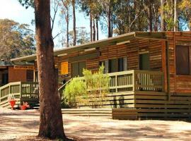 Lakes Entrance Log Cabins，位于莱克斯恩特伦斯的酒店