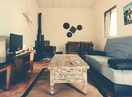 Charming House Cañamero + Pool，位于Cañamero的酒店