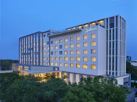 Radisson Hotel Agra，位于阿格拉的带停车场的酒店