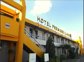 南尚蒂伊鲁扎克斯普瑞米尔经典酒店，位于Chaumontel的酒店