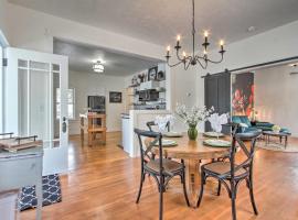 Charming Choteau Cottage Ski and Fish Nearby!，位于Choteau的酒店