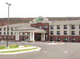 Holiday Inn Express & Suites Cumberland - La Vale, an IHG Hotel，位于拉瓦莱的带停车场的酒店