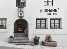 Das Johann，位于施图本阿尔贝格阿尔博纳1号滑雪缆车附近的酒店