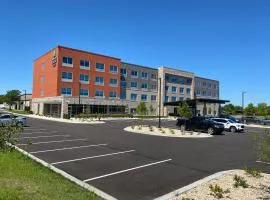 Holiday Inn Express & Suites - Madison West - Middleton, an IHG Hotel