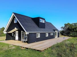 10 person holiday home in Skagen，位于斯卡恩的海滩短租房