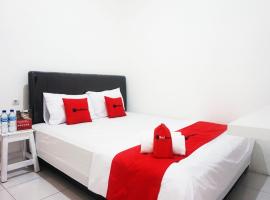 RedDoorz @ Jalan Tanjung Blitar，位于勿里达的酒店