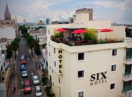 Six Hotel Guadalajara Expiatorio，位于瓜达拉哈拉市中心的酒店