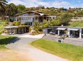 Golden Sand Beachfront, Cable Bay Stays, Cable Bay, Northland，位于库珀海滩的酒店