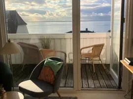 Dejligt værelse med eget bad og havudsigt