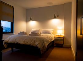 Luxury 1 Bedroom Apartment Lymington, New Forest，位于利明顿的酒店