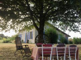 maison champêtre，位于Saint-Aigulin的酒店