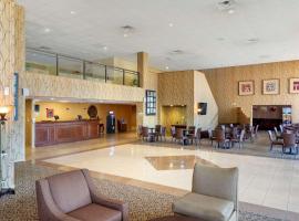 Quality Inn & Suites - Greensboro-High Point，位于格林斯伯勒的酒店