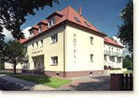 Hotel garni Am Uenglinger Tor，位于施滕达尔的酒店