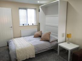 M60 Modern Studio Appartment with free parking，位于登顿的低价酒店