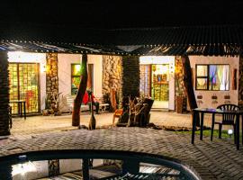 Ann's Lodge & Camping，位于Kamanjab霍巴特雷特许经营附近的酒店