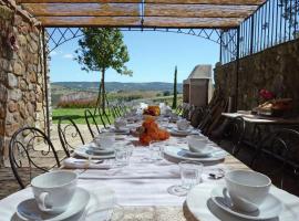 Magnificent Villa in San Casciano dei Bagni with Garden，位于塞尔苏里格的酒店