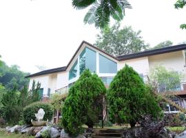 Khaoyai cozy villa，位于呵叻的山林小屋