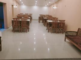 Apna Niwas Guest House & Restaurant，位于Santokhgarh的酒店