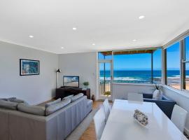 Golden Sands 1 - Absolute Beachfront，位于Blue Bay 的公寓