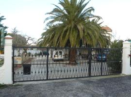 Location avec piscine et parking (n°2p)，位于滨海阿热莱斯的公寓