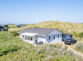6 person holiday home in Henne，位于亨讷斯特兰德的酒店