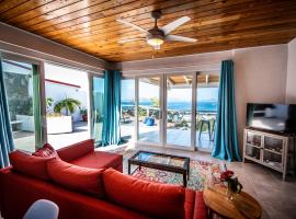 Fantastic Penthouse at Sunset Serenade Suites，位于EnighedVirgin Islands National Park附近的酒店