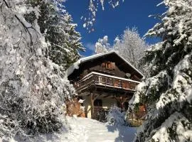 Chalet Le Doux Si, Large Self-Contained Apartment, 2km from Doucy-Combelouvière and close to Valmorel